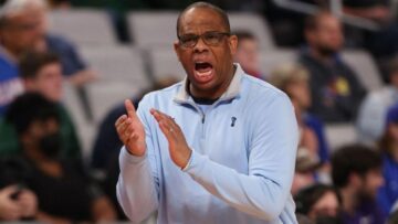 Hubert Davis contract extension: North Carolina, second-year coach agree to