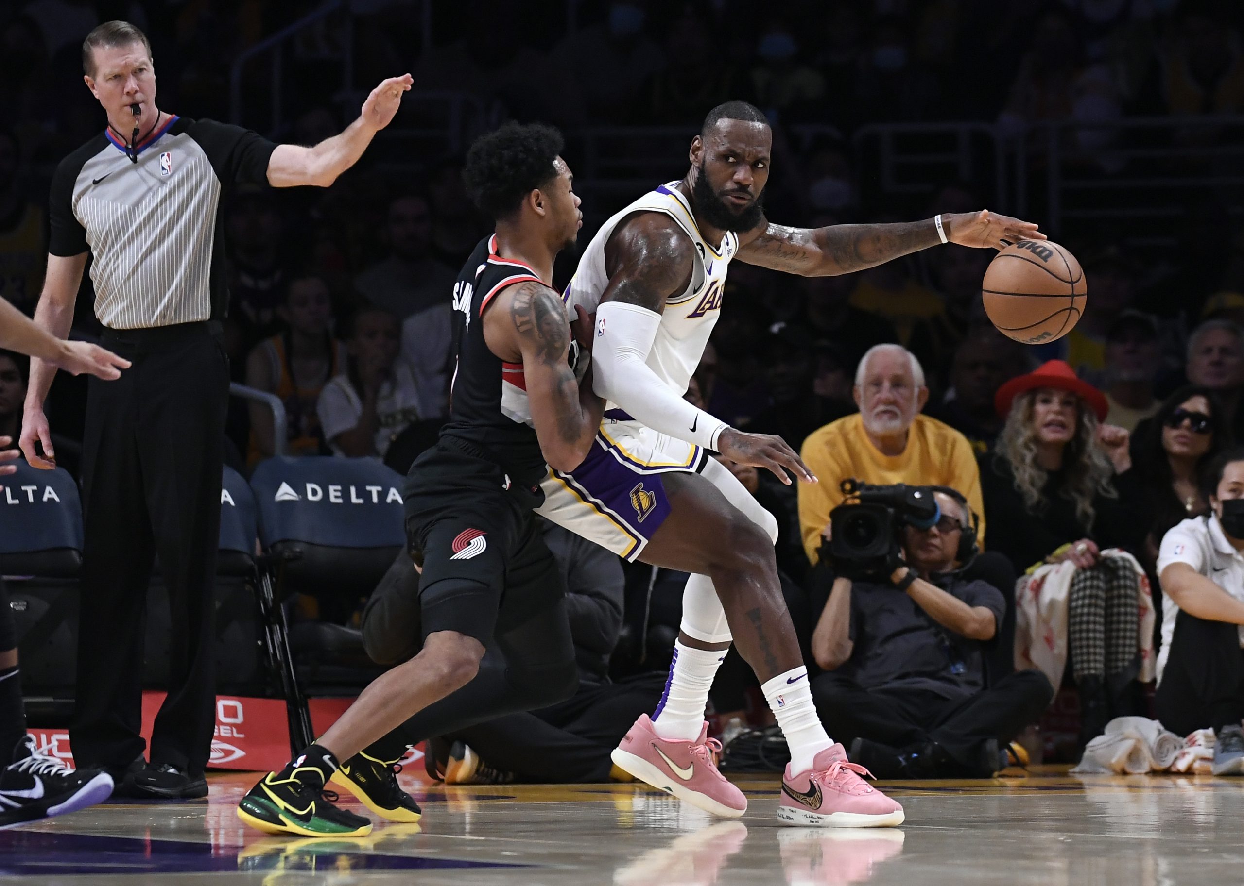 LeBron James Likes Lakers ‘Competing and Defending’ Amidst 0-3 Start