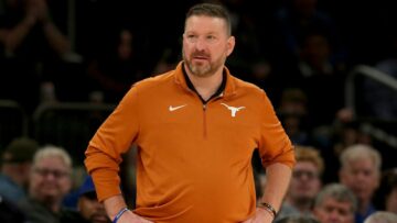 Texas suspends coach Chris Beard after arrest on assault charge