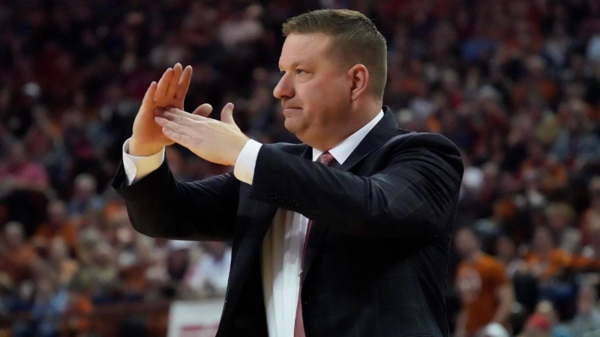 Chris Beard nearing deal to coach Ole Miss: Rebels close to hiring ex-Texas boss with controversial past