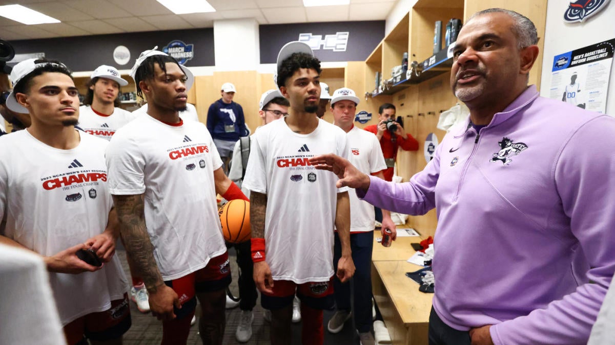 WATCH: Kansas State coach Jerome Tang addresses FAU team after Wildcats' loss to Owls in Elite Eight