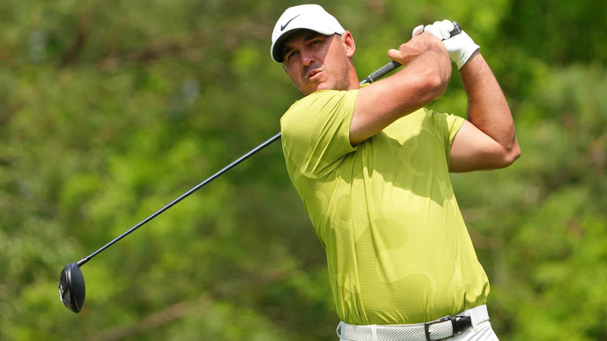 Can Brooks Koepka hold off other stars atop Masters leaderboard? Plus, more transfer portal drama
