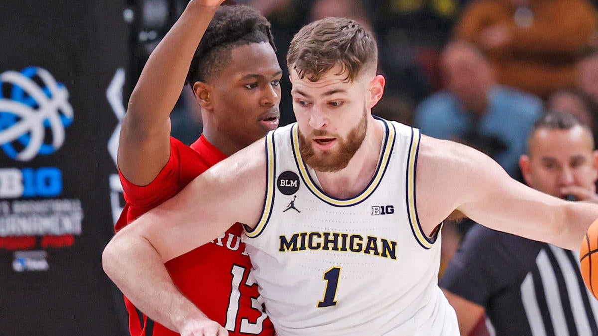 College basketball transfer portal rankings 2023: Kansas lands former Michigan star Hunter Dickinson