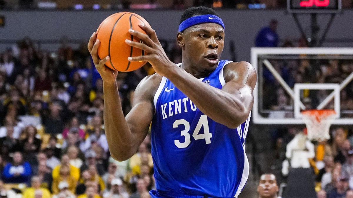 Kentucky's Oscar Tshiebwe to remain in 2023 NBA Draft: Former Player of the Year faces uphill climb in pros
