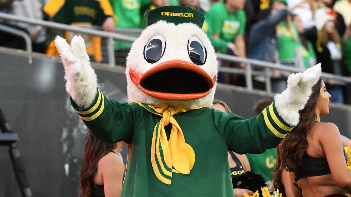 Conference realignment winners, losers: Oregon comes up short in Big Ten move, Arizona fits in Big 12