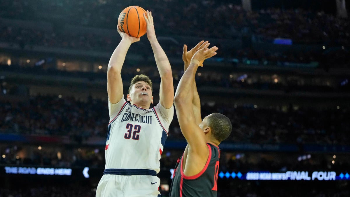UConn's Donovan Clingan injured: Huskies C expected to miss a month with foot strain