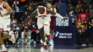 College basketball rankings: Arizona up to No. 1 in AP
