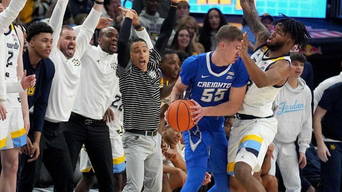The Court Report: Dear college basketball coaches, obey the rules and stay off the damn court during play