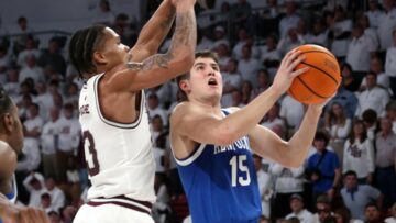 College basketball stock watch: Kentucky freshmen growing up, Kansas vulnerable