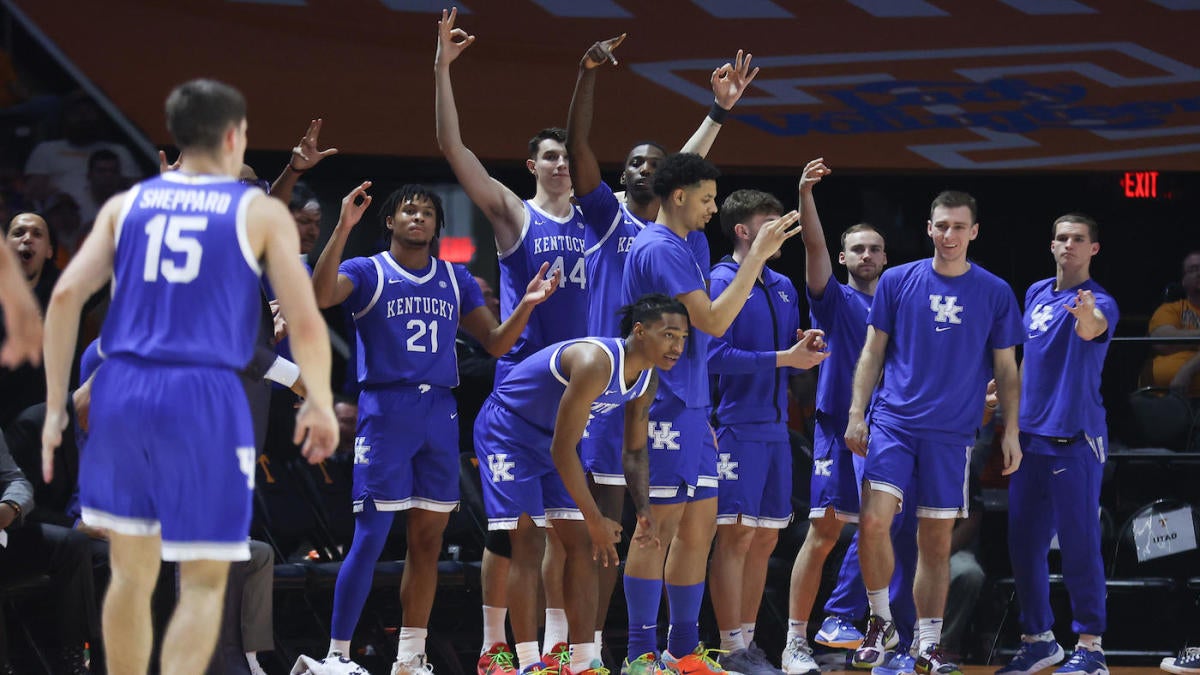 College basketball rankings, grades: Kentucky earns 'A,' Kansas gets 'C-' on weekly report card