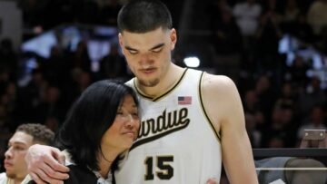 WATCH: Purdue surprises star Zach Edey by hanging jersey number
