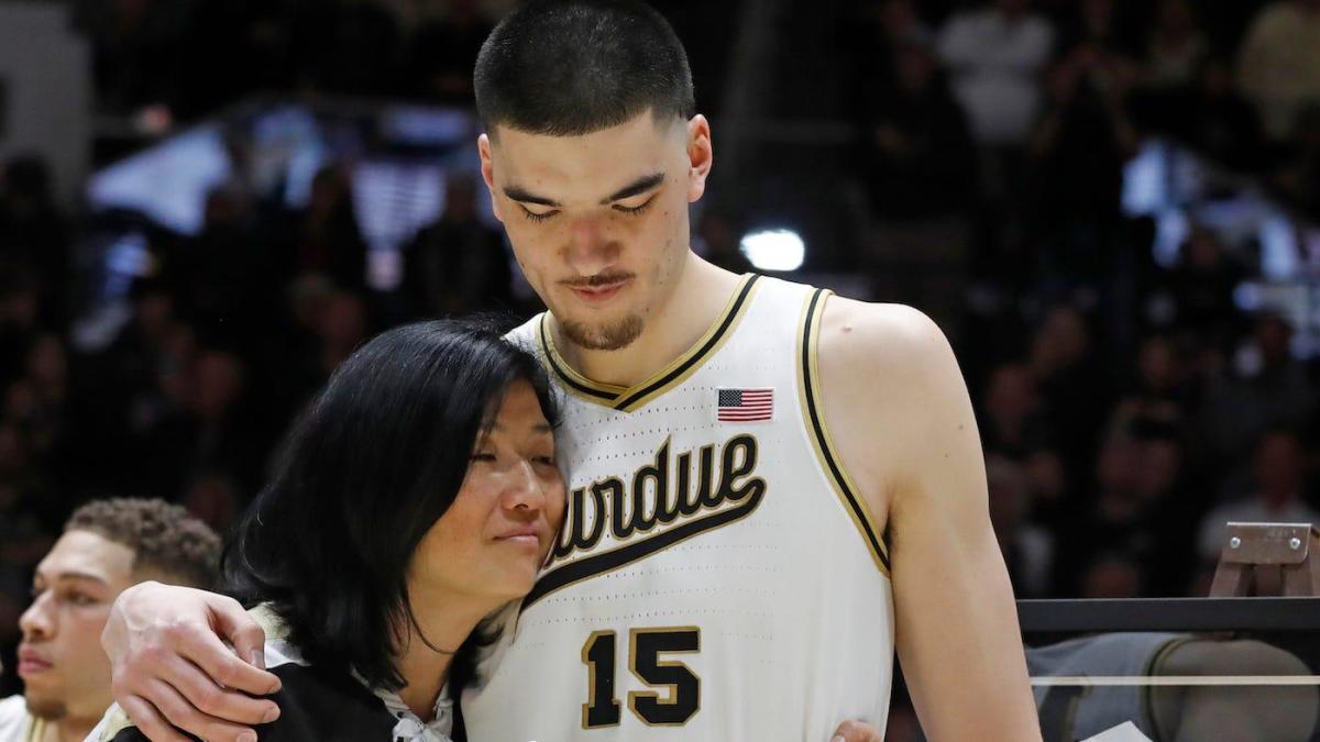 WATCH: Purdue surprises star Zach Edey by hanging jersey number in Mackey Arena rafters on Senior Day