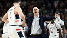 Dan Hurley remains at UConn, turns down offer to coach